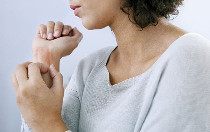 BENU - Laat een jeukende huid je humeur niet bepalen - Eczéma: Ne laissez pas une peau abimée gâcher votre humeur